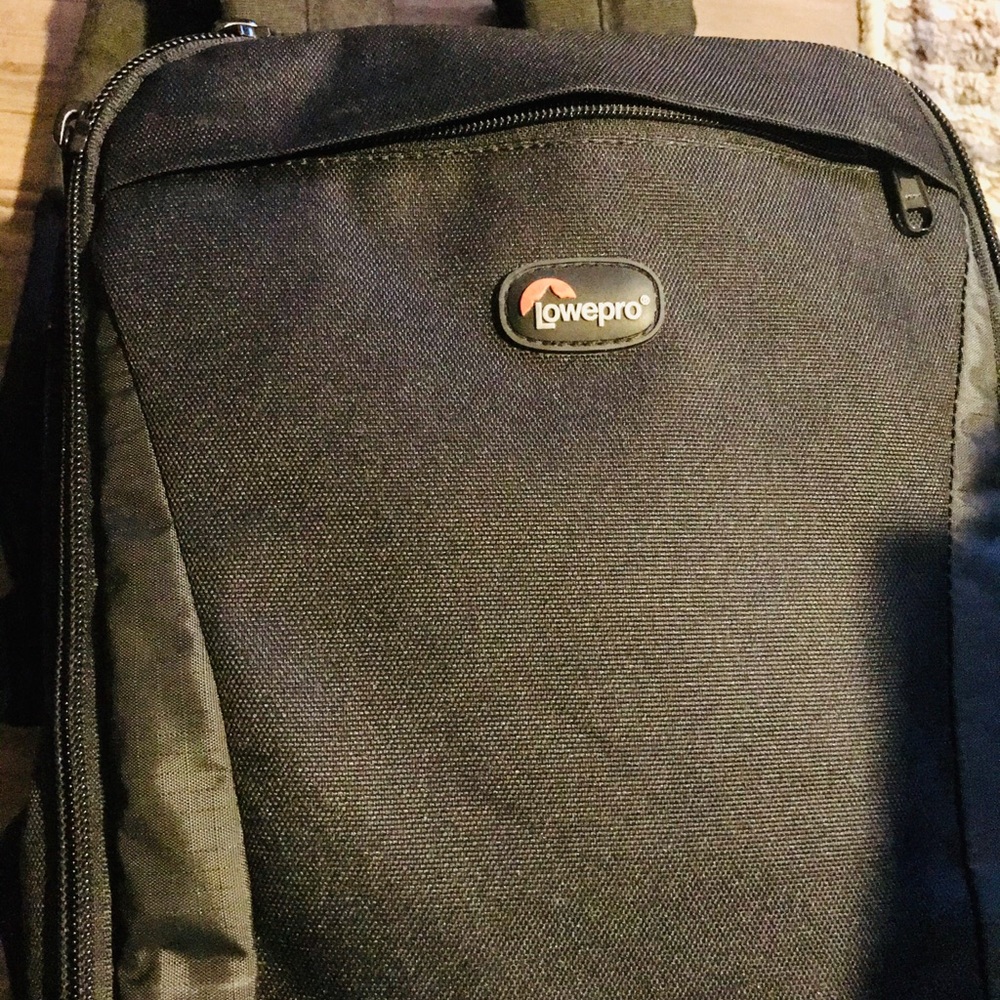 Lowepro Camera backpack - Picture 5 of 6